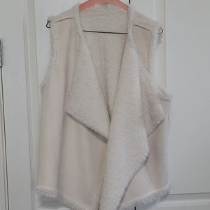 NWOT Reversible Faux Fur & Suede Vest Size L